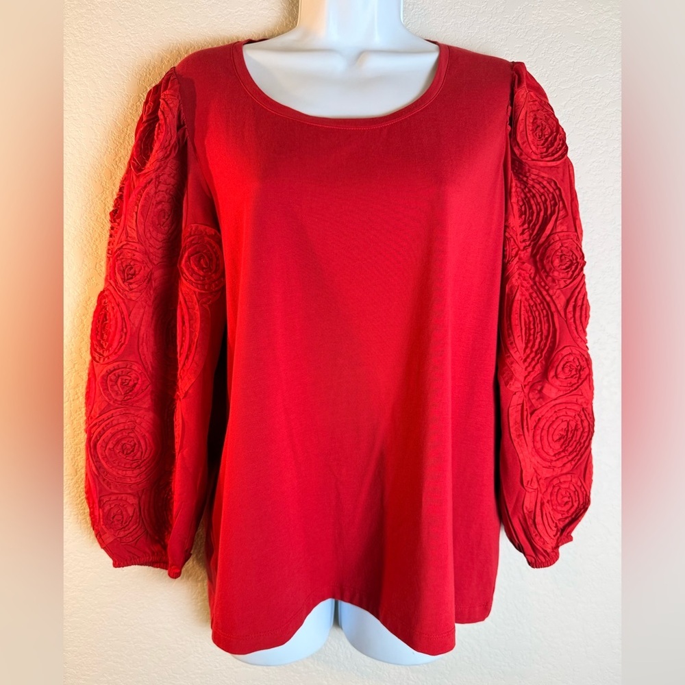 Chicos Elegant Red Women's Top with Floral Sleeves